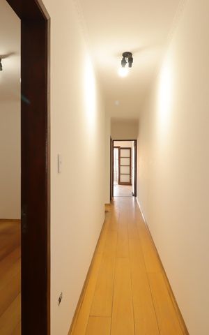 Casa à venda com 177m², 3 quartos e 2 vagasCorredor segundo piso