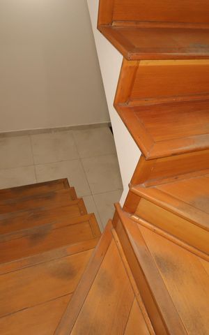 Casa à venda com 177m², 3 quartos e 2 vagasEscada