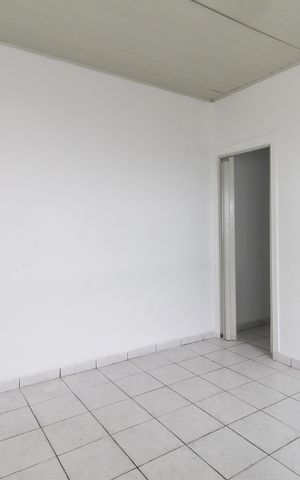 Casa para alugar com 50m², 1 quarto e 2 vagas Casa para alugar com 50m², 1 quarto e 2 vagasSala
