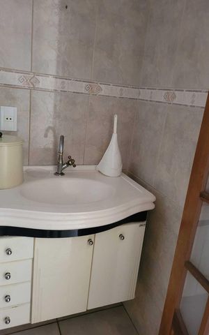 Apartamento à venda com 74m², 2 quartos e 1 vaga Apartamento à venda com 74m², 2 quartos e 1 vagaBanheiro social