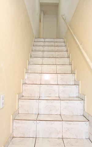 Casa para alugar com 220m², 3 quartos e 2 vagasEscada