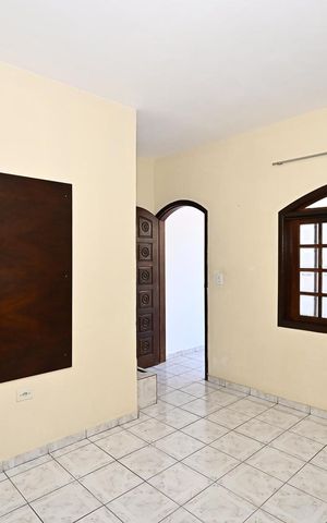 Casa para alugar com 220m², 3 quartos e 2 vagasSala
