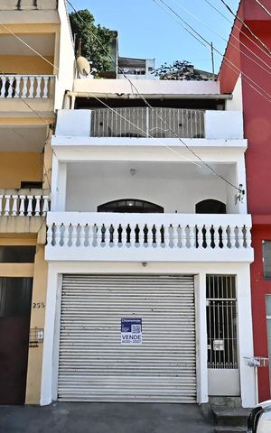Casa para alugar com 220m², 3 quartos e 2 vagasFachada