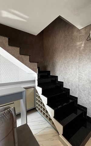 Apartamento à venda com 88m², 2 quartos e 1 vaga Apartamento à venda com 88m², 2 quartos e 1 vagaEscada