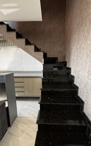 Apartamento à venda com 88m², 2 quartos e 1 vaga Apartamento à venda com 88m², 2 quartos e 1 vagaEscada