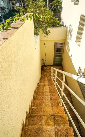 Casa para alugar com 135m², 2 quartos e 2 vagasEscada do terraço