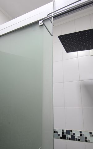 Casa de condomínio à venda com 340m², 5 quartos e 2 vagasBanheiro social