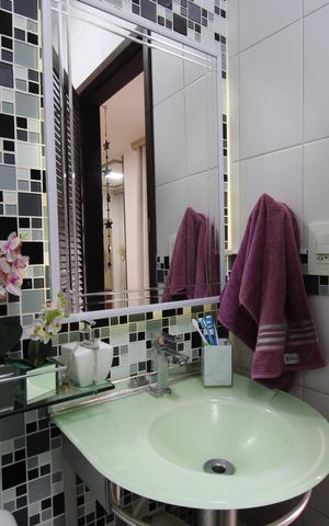 Casa de condomínio à venda com 340m², 5 quartos e 2 vagasBanheiro social