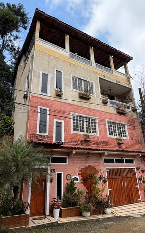 Casa de condomínio à venda com 340m², 5 quartos e 2 vagas Casa de condomínio à venda com 340m², 5 quartos e 2 vagasFachada