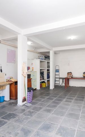 Casa à venda com 1504m², 4 quartos e 2 vagasCasa 1 - Área de Serviço / Quintal