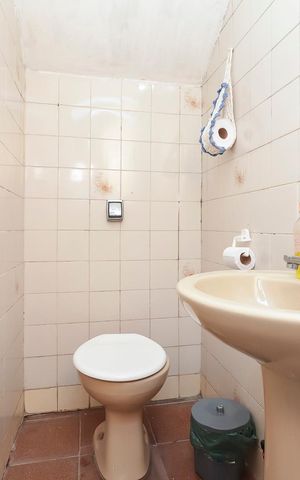 Casa à venda com 1504m², 4 quartos e 2 vagasCasa 1 - Banheiro de Serviço
