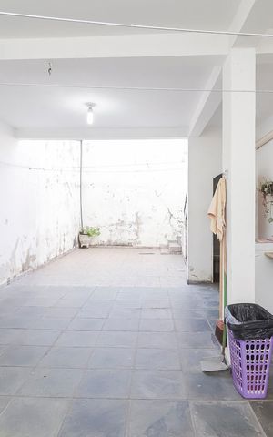 Casa à venda com 1504m², 4 quartos e 2 vagasCasa 1 - Área de Serviço / Quintal