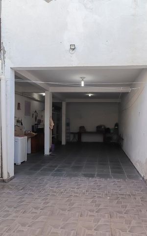 Casa à venda com 1504m², 4 quartos e 2 vagasCasa 1 - Área de Serviço / Quintal