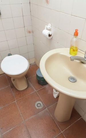 Casa à venda com 1504m², 4 quartos e 2 vagasCasa 1 - Banheiro de Serviço