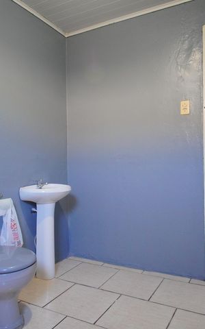 Casa à venda com 79m², 2 quartos e 4 vagasBanheiro