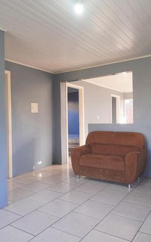 Casa à venda com 79m², 2 quartos e 4 vagassala