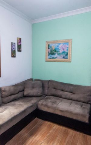 Casa à venda com 125m², 4 quartos e 2 vagas Casa à venda com 125m², 4 quartos e 2 vagasSala