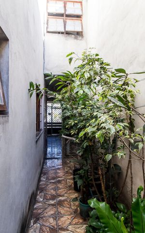 Casa à venda com 125m², 4 quartos e 2 vagas Casa à venda com 125m², 4 quartos e 2 vagasCorredor