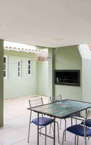 Casa à venda com 149m², 2 quartos e 3 vagas Casa à venda com 149m², 2 quartos e 3 vagasÁrea externa
