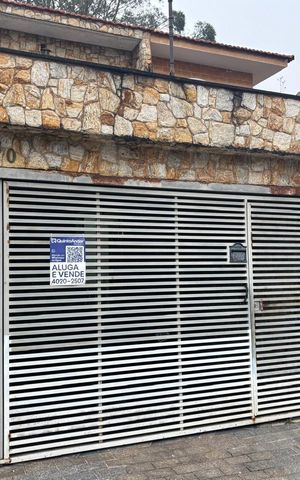 Casa à venda com 182m², 2 quartos e 1 vagaFachada 