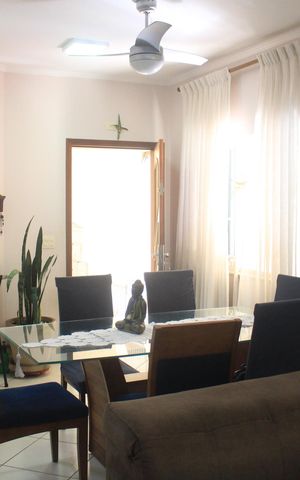 Casa à venda com 179m², 3 quartos e 3 vagasSala