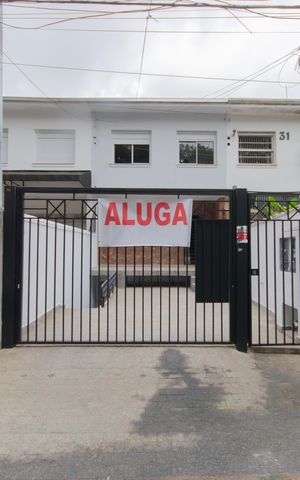 Casa para alugar com 120m², 3 quartos e 1 vaga Casa para alugar com 120m², 3 quartos e 1 vagaFachada