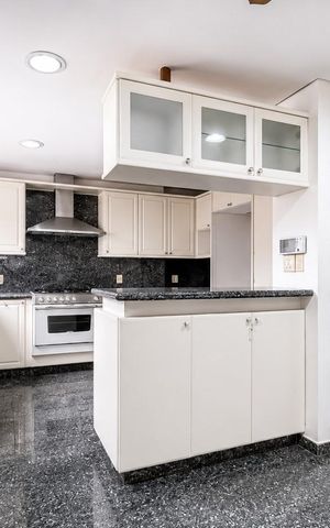 Casa para alugar com 486m², 4 quartos e 5 vagas Casa para alugar com 486m², 4 quartos e 5 vagasCozinha