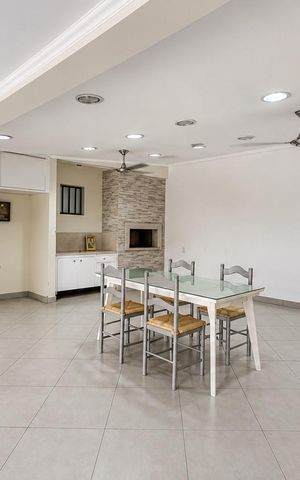 Casa para alugar com 486m², 4 quartos e 5 vagas Casa para alugar com 486m², 4 quartos e 5 vagasSala de jantar
