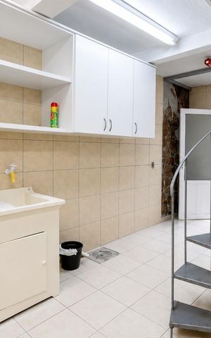 Casa para alugar com 486m², 4 quartos e 5 vagas Casa para alugar com 486m², 4 quartos e 5 vagasÁrea de serviço