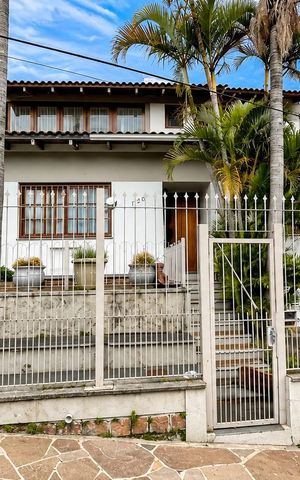 Casa para alugar com 486m², 4 quartos e 5 vagas Casa para alugar com 486m², 4 quartos e 5 vagasFachada