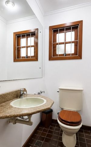 Casa para alugar com 486m², 4 quartos e 5 vagas Casa para alugar com 486m², 4 quartos e 5 vagasLavabo