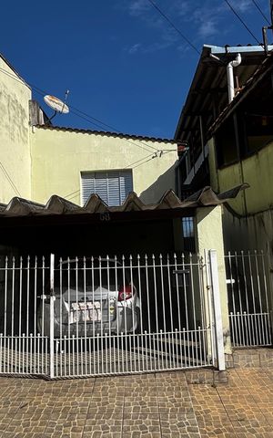 Casa à venda com 100m², 3 quartos e 1 vaga Casa à venda com 100m², 3 quartos e 1 vagaGaragem