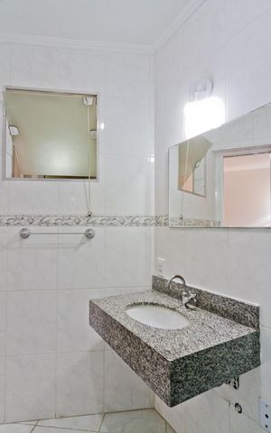 Casa para alugar com 130m², 2 quartos e 1 vaga Casa para alugar com 130m², 2 quartos e 1 vagaBanheiro da Suíte