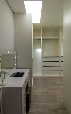 Casa de condomínio para alugar com 252m², 4 quartos e 4 vagas Casa de condomínio para alugar com 252m², 4 quartos e 4 vagasCloset do Quarto 3 - Suíte Master
