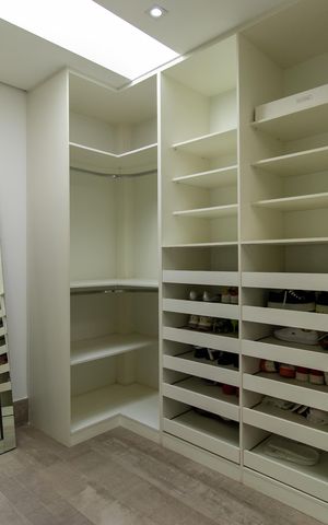 Casa de condomínio para alugar com 252m², 4 quartos e 4 vagas Casa de condomínio para alugar com 252m², 4 quartos e 4 vagasCloset do Quarto 3 - Suíte Master