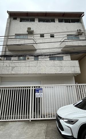 Casa para alugar com 200m², 2 quartos e 2 vagasFachada + placa