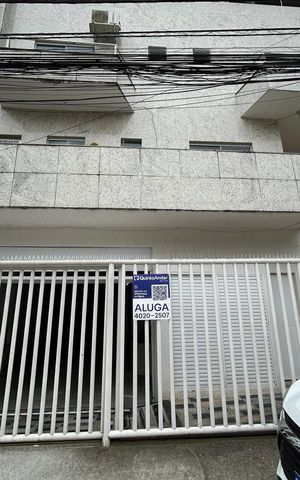 Casa para alugar com 200m², 2 quartos e 2 vagasFachada + placa