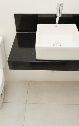 Apartamento à venda com 180m², 3 quartos e 2 vagas Apartamento à venda com 180m², 3 quartos e 2 vagasBanheiro da Suíte