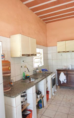 Apartamento para alugar com 1300m², 4 quartos e 6 vagas Apartamento para alugar com 1300m², 4 quartos e 6 vagasCozinha e Área de Serviço