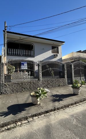 Casa à venda com 290m², 3 quartos e 3 vagasFachada