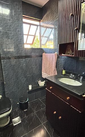 Casa à venda com 290m², 3 quartos e 3 vagasBanheiro 1
