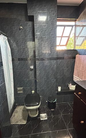 Casa à venda com 290m², 3 quartos e 3 vagasBanheiro 1