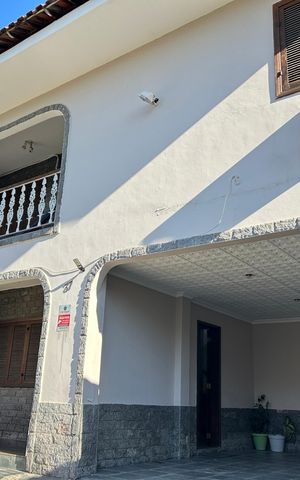 Casa à venda com 290m², 3 quartos e 3 vagasFachada