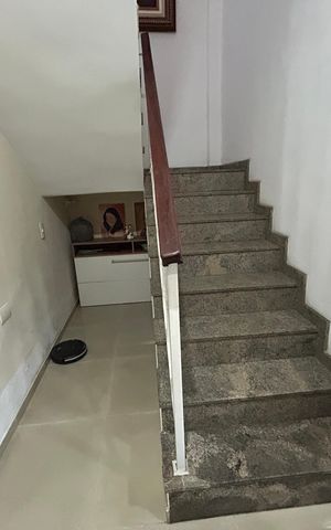 Casa à venda com 290m², 3 quartos e 3 vagasEscada