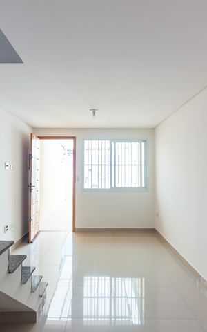 Casa à venda com 64m², 2 quartos e 2 vagas Casa à venda com 64m², 2 quartos e 2 vagasSala