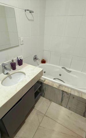 Casa de condomínio para alugar com 300m², 5 quartos e 10 vagas Casa de condomínio para alugar com 300m², 5 quartos e 10 vagasbanheiro 4