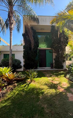 Casa de condomínio para alugar com 300m², 5 quartos e 10 vagas Casa de condomínio para alugar com 300m², 5 quartos e 10 vagasFachada