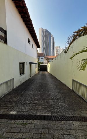 Casa para alugar com 580m², 4 quartos e 30 vagas Casa para alugar com 580m², 4 quartos e 30 vagasGaragem