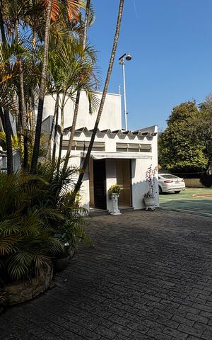 Casa para alugar com 580m², 4 quartos e 30 vagas Casa para alugar com 580m², 4 quartos e 30 vagasQuintal - Garagem