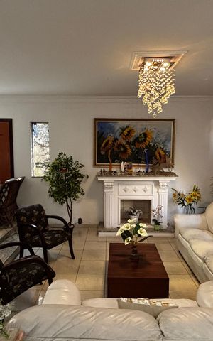 Casa para alugar com 580m², 4 quartos e 30 vagas Casa para alugar com 580m², 4 quartos e 30 vagasSala